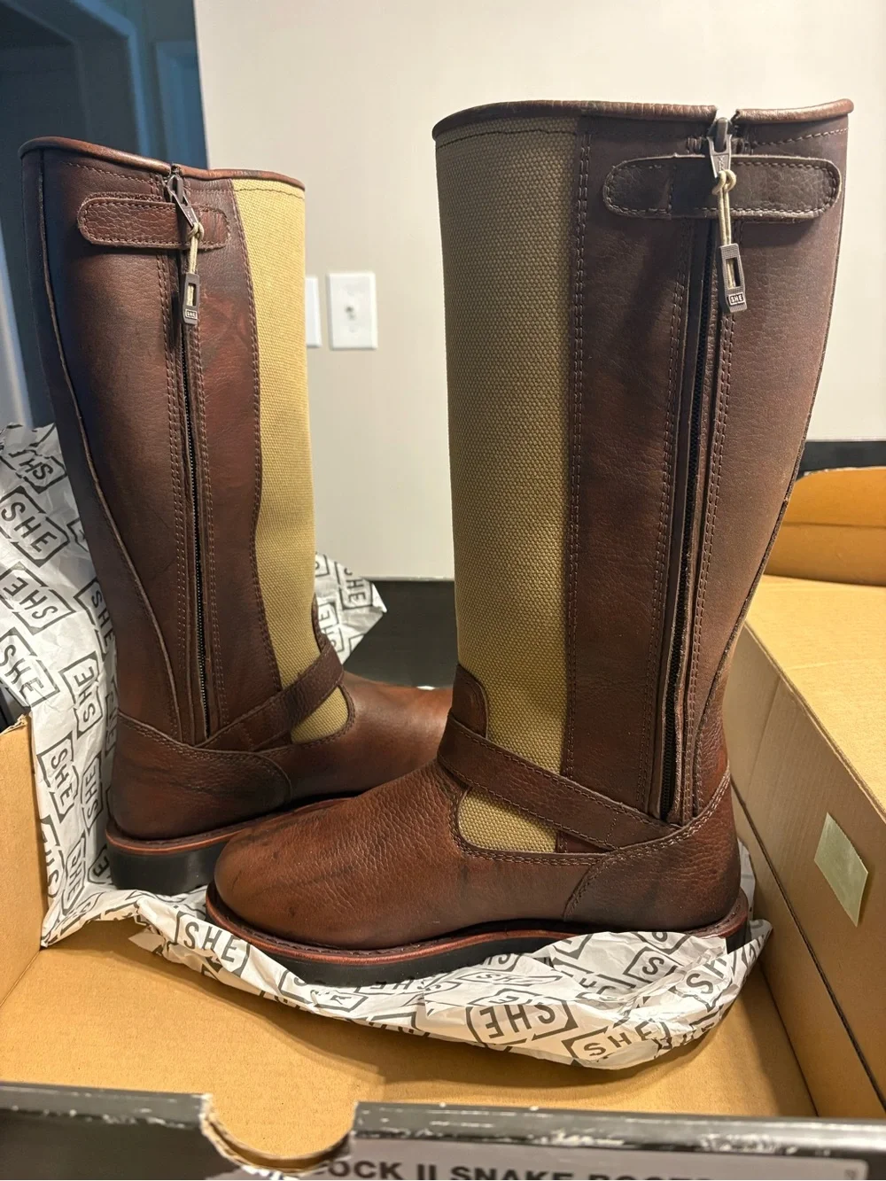 Brand New SHE Outdoor Lubbock 2.0 Waterproof Snake Boots Size 9